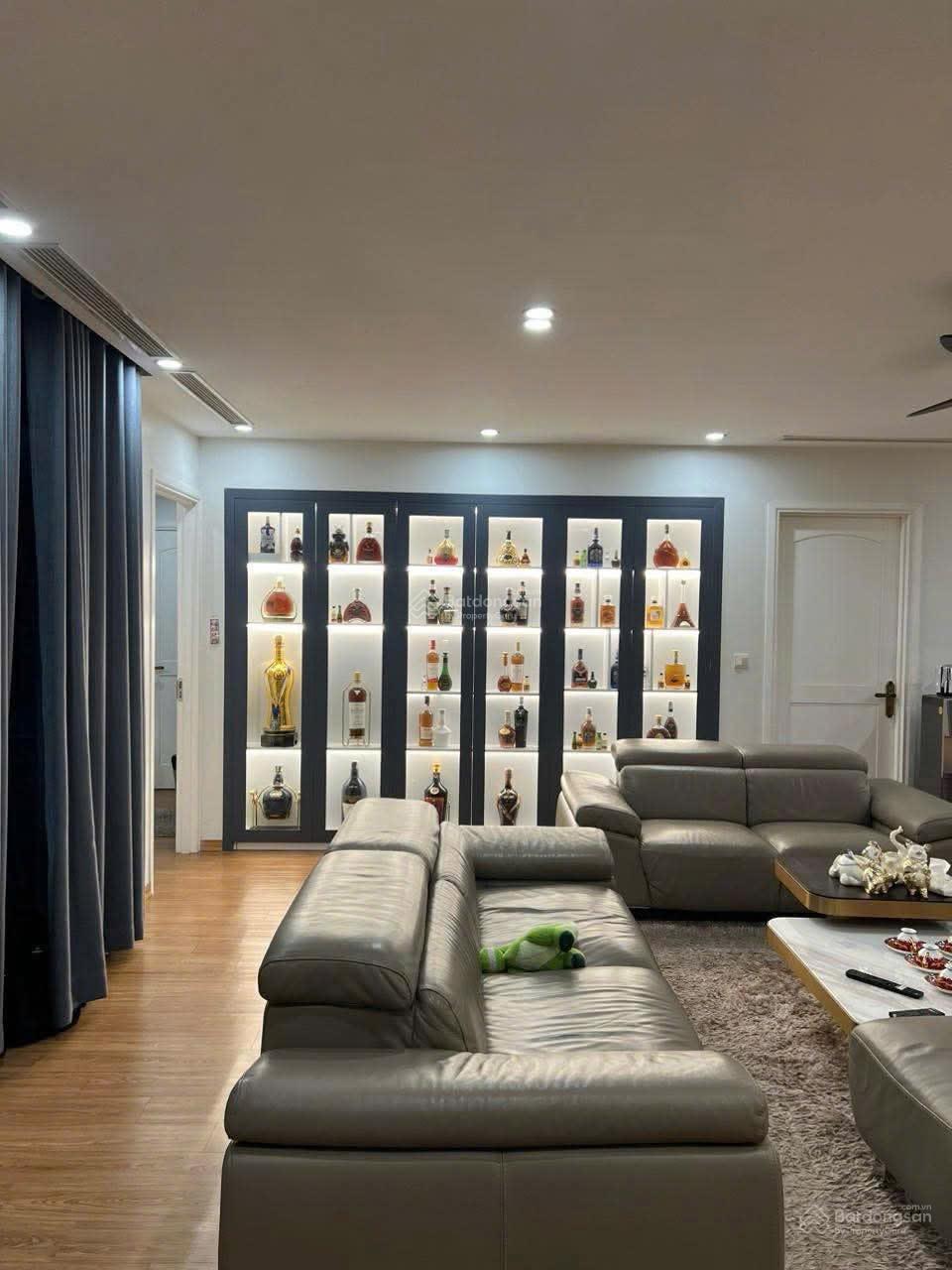 Siêu hiếm, cần thanh khoản gấp căn hộ góc siêu VIP 120m2 tại HC Golden City Siêu hiếm, cần thanh khoản gấp căn hộ góc siêu VIP 120m2 tại HC Golden City