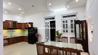 Biệt thự 3 tầng. DT: 7x19,5m thuộc khu dân cư Phong Phú 5, cách bến xe Q8 vào 500m