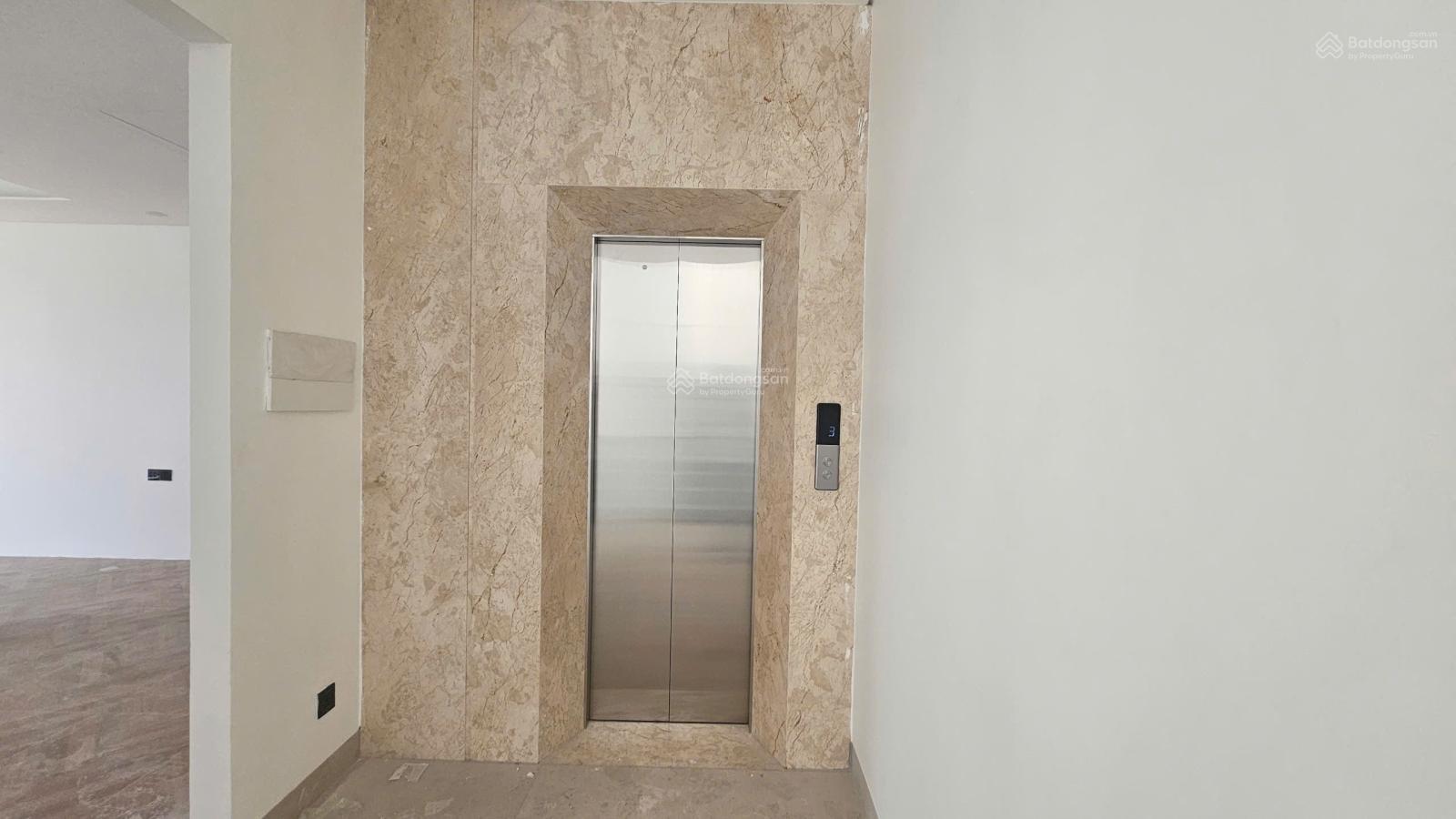 Tòa nhà ngang 10mx18m, sàn trốn suốt 85tr/ tháng, 1 hầm 4 lầu Tòa nhà ngang 10mx18m, sàn trốn suốt 85tr/ tháng, 1 hầm 4 lầu