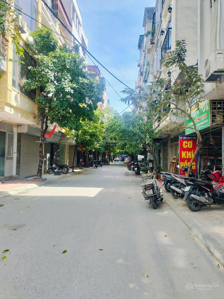 Bán nhà Xa La Hà Đông phâ lô vỉa hè ô tô tránh nhau, ô tô vào nhà. DT 47m2 mặt tiền 4.5m nhà đẹp