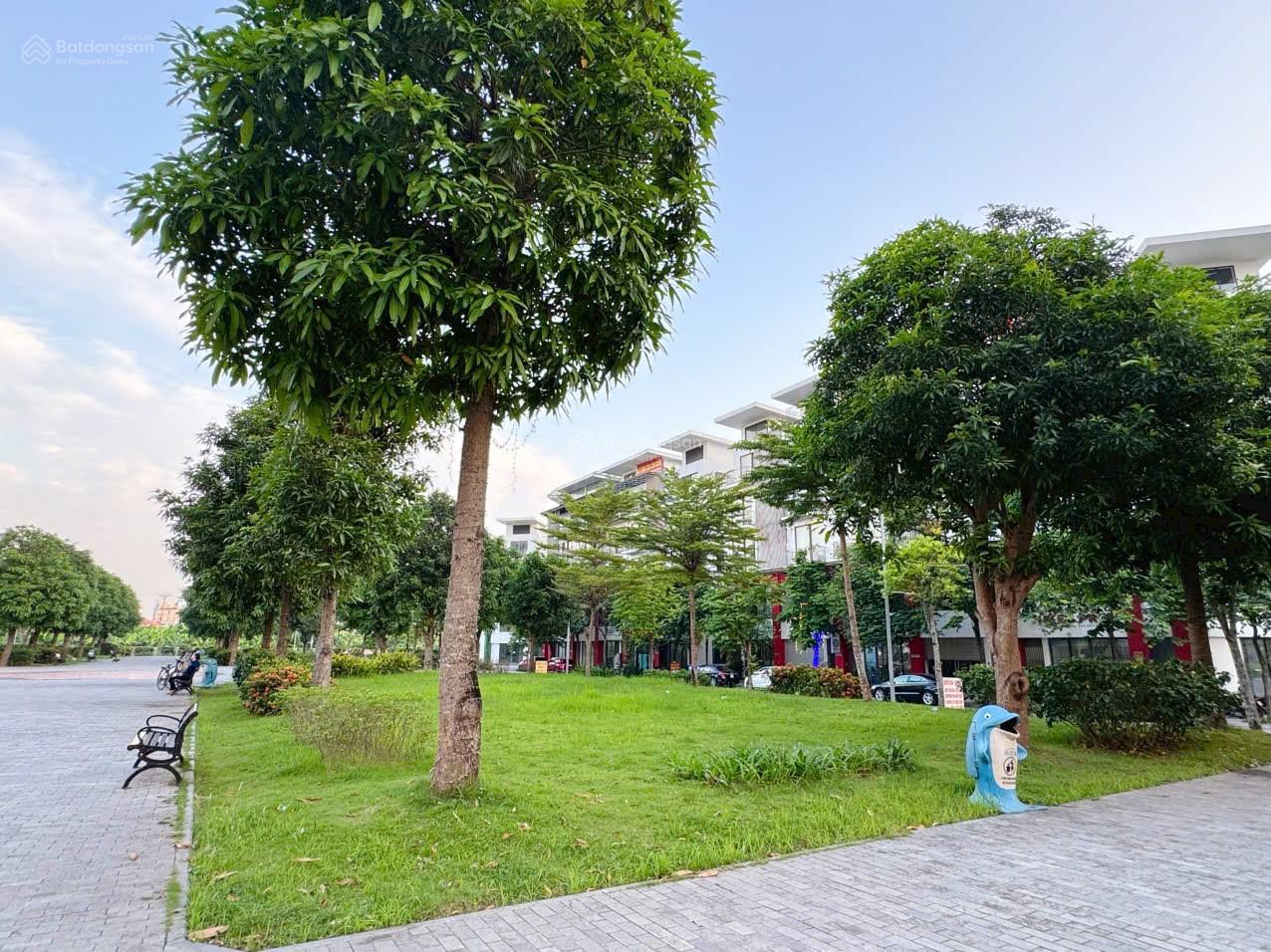 Bán căn góc 3N 96m chung cư Khai Sơn City Long Biên Hà Nội , tầng trung ở ngay .Giá 7,050 bao phí . Bán căn góc 3N 96m chung cư Khai Sơn City Long Biên Hà Nội , tầng trung ở ngay .Giá 7,050 bao phí .