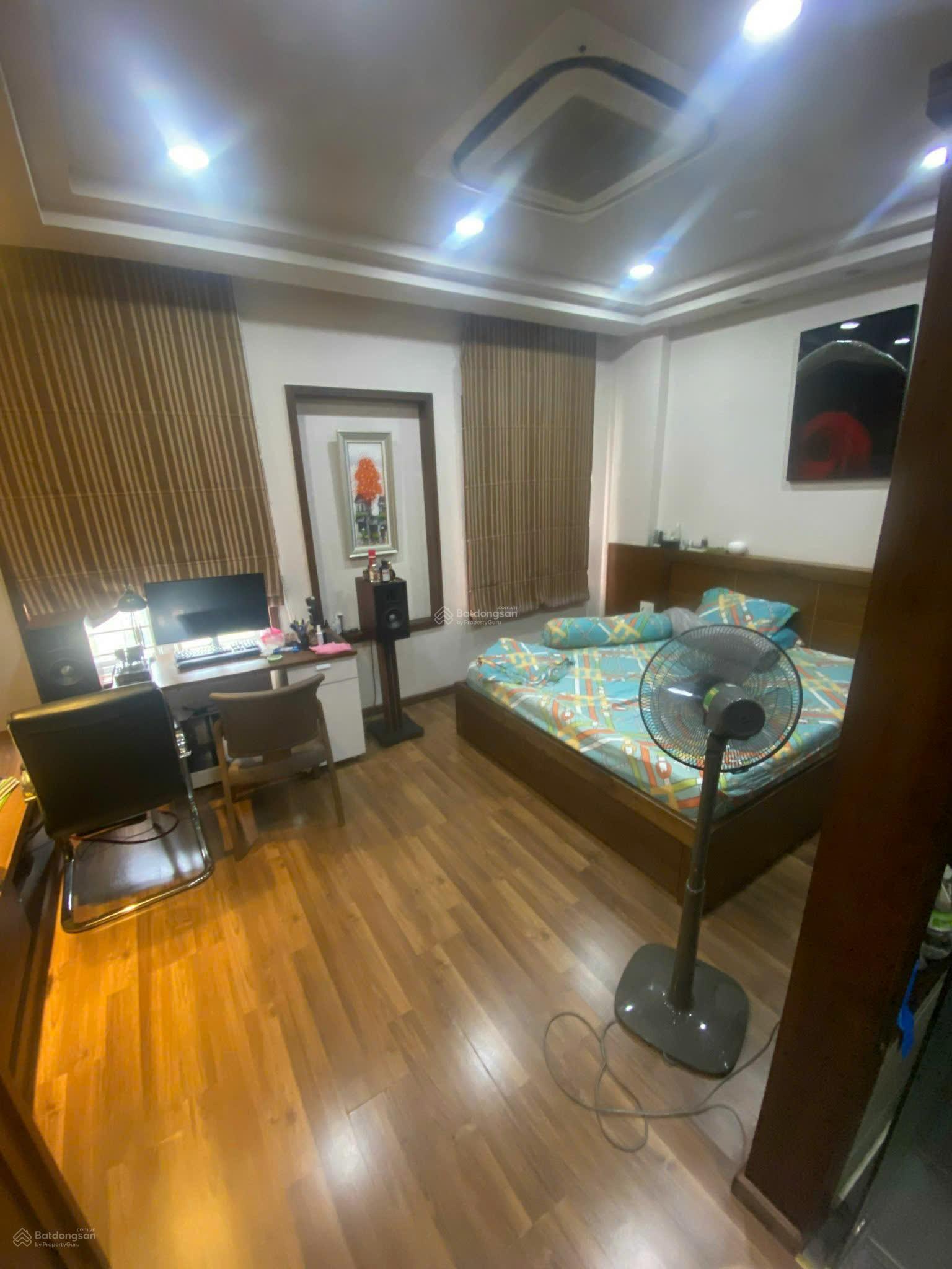 Hot! Nhà phố DT 5x20m, giá 15.7 tỷ, nhà 1 trệt 4 lầu ST có chỗ lấp thang máy, LH 0777 789 ***