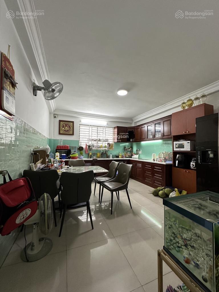 Cần bán gấp nhà 4 tầng ngay Chợ Phạm Văn Hai, P. 3, Tân Bình. DT 4 x 8m, giá 5,5 tỷ