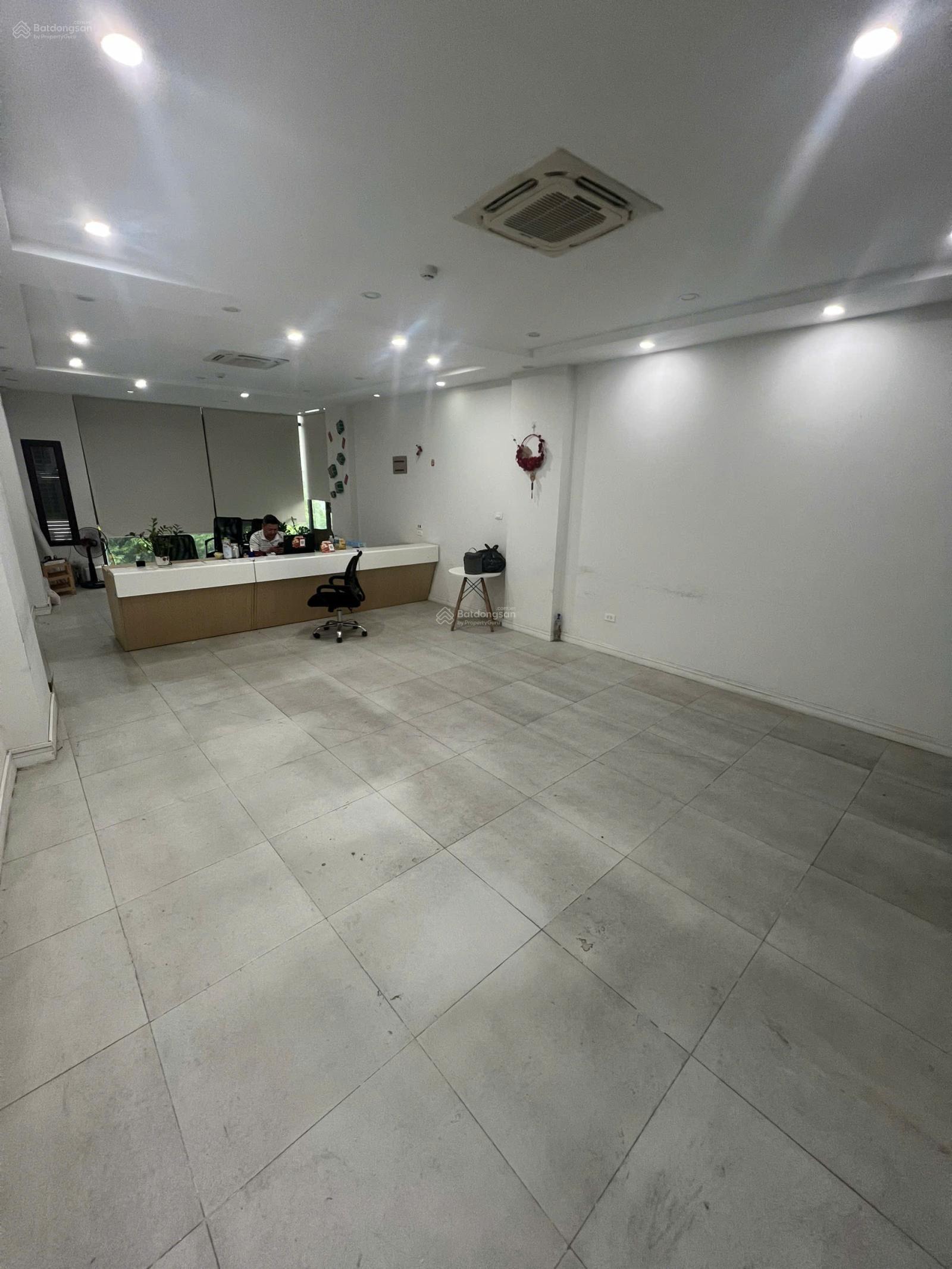 Chính chủ cho thuê văn phòng mặt đường Trần Thái Tông 75m2 giá sốc 12tr. LH 0966 772 *** Chính chủ cho thuê văn phòng mặt đường Trần Thái Tông 75m2 giá sốc 12tr. LH 0966 772 ***