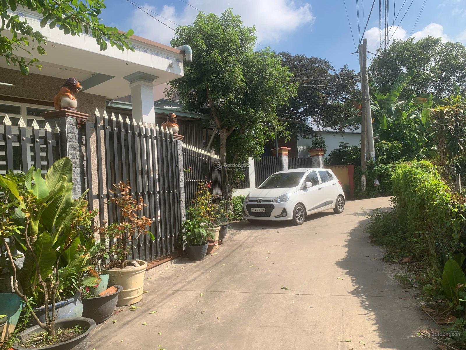 Bán nhà đẹp giá tốt tại Định Hòa, Thủ Dầu Một; Đường ô tô, ngang 10m, có sân xe hơi, chỉ 2 tỷ 65tr