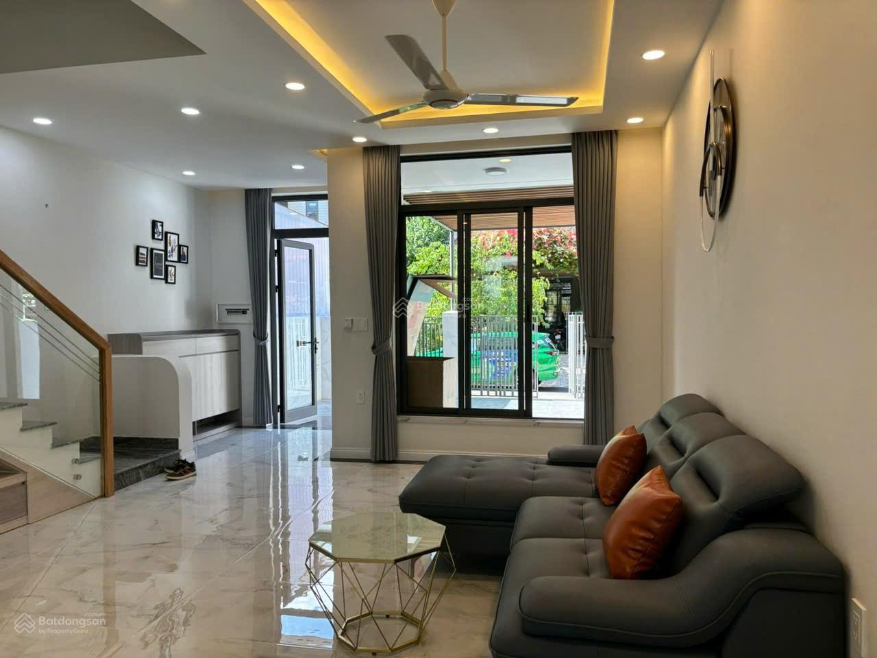 Bán căn biệt thự giá tốt Lavila Phước Kiển nhà bè, full nội thất, 3 lầu TP HCM