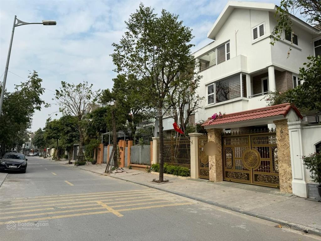 Căn Duy Nhất MT 6,5m DT: 110m2, đường 18m nhìn Biệt Thự , vị trí đẹp KĐT Văn Phú Giá 22 tỷ.