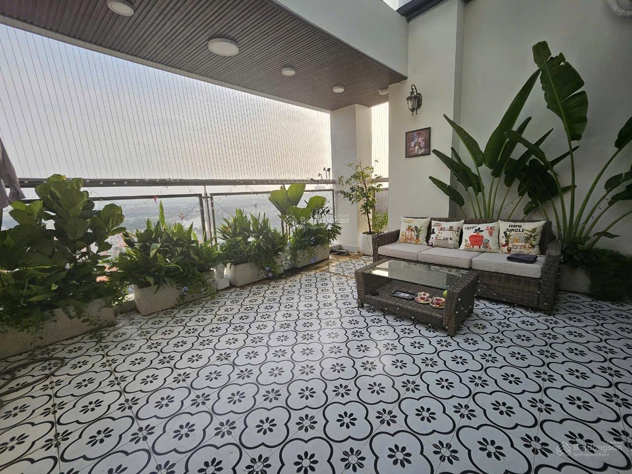 Penthouse Duplex 236m 4PN nội thất mới cao cấp, sân vườn rộng 30m view đẹp 17tỷ