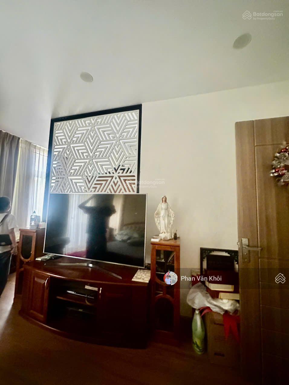 Kẹt tiền bán gấp nhà hoàn thiện cao cấp 6x17m, 1 hầm 4 lầu đường 2 Vạn Phúc City