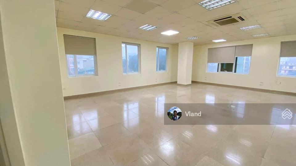 Cho thuê văn phòng 350m2 mặt đường Lê Văn Lương - THNC - Cầu Giấy. Giá chỉ 200 nghìn/m2/tháng