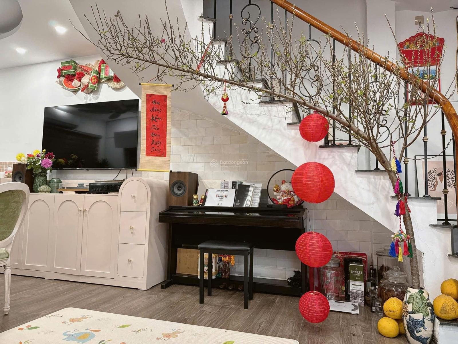 Bán nhà riêng phố Bạch Mai, Q. Hai Bà Trưng 41m2x5 tầng 4PN, full đồ tặng lại, sổ đỏ 8,8 tỷ