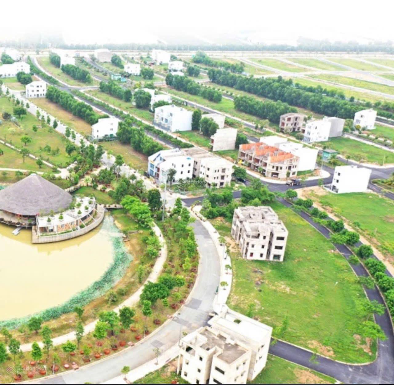 Bán lô đất trục chính dự án cổng vào Làng Sen Việt Nam. 5x18m đối diện công viên giá 2 tỷ