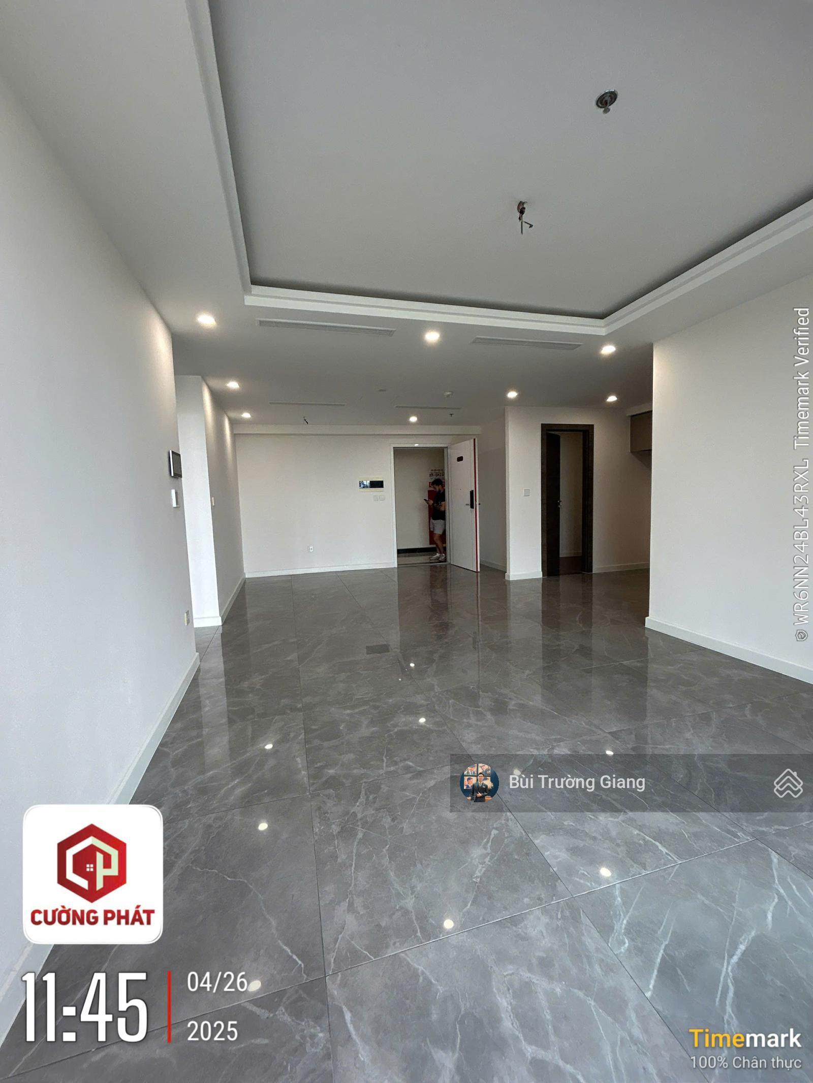 Cho thuê Sunshine Diamond River 2PN +1 - 138m2 - giá 18tr/th miễn phí quản lí, tầng cao