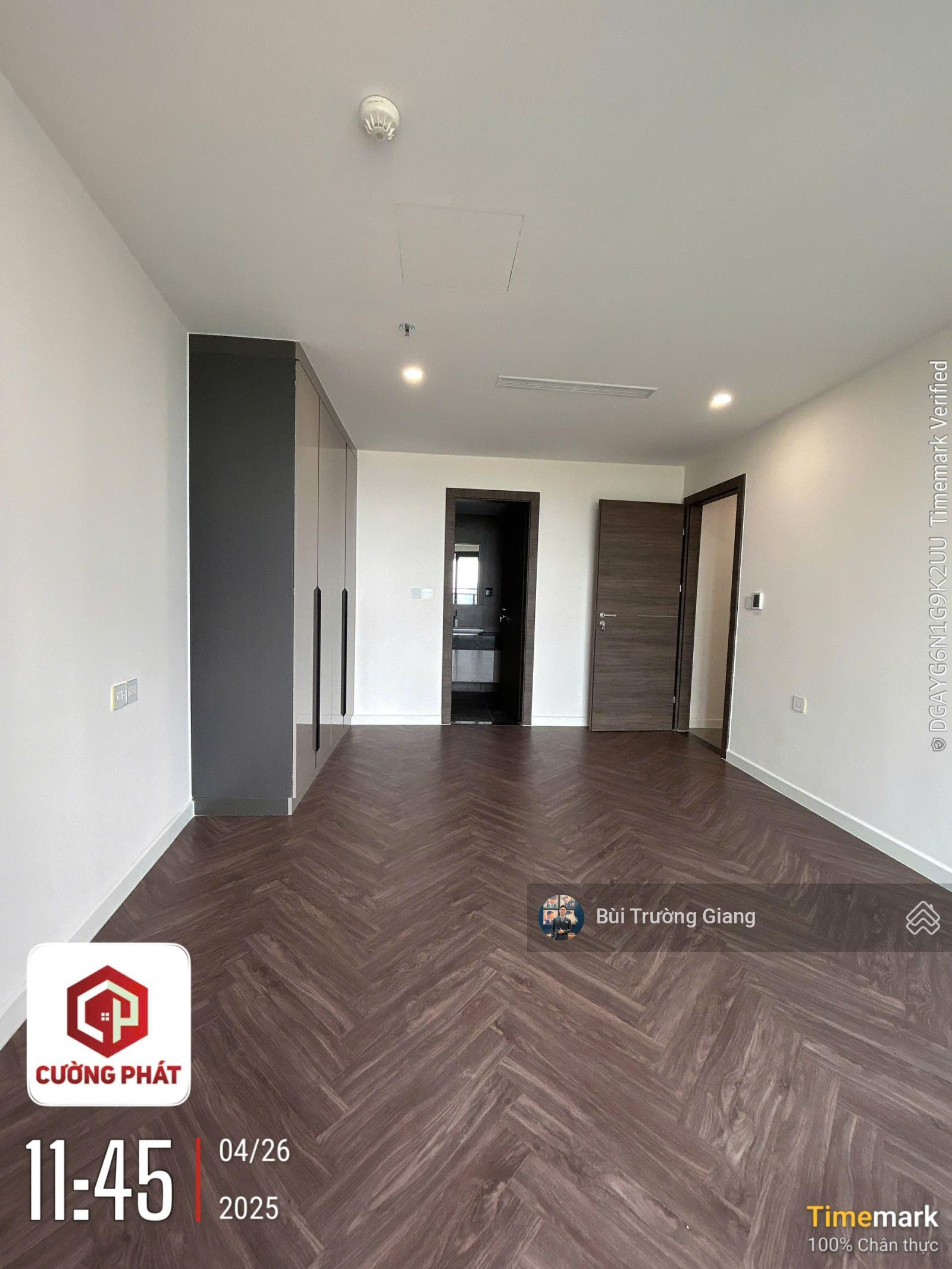 Cho thuê Sunshine Diamond River 2PN +1 - 138m2 - giá 18tr/th miễn phí quản lí, tầng cao