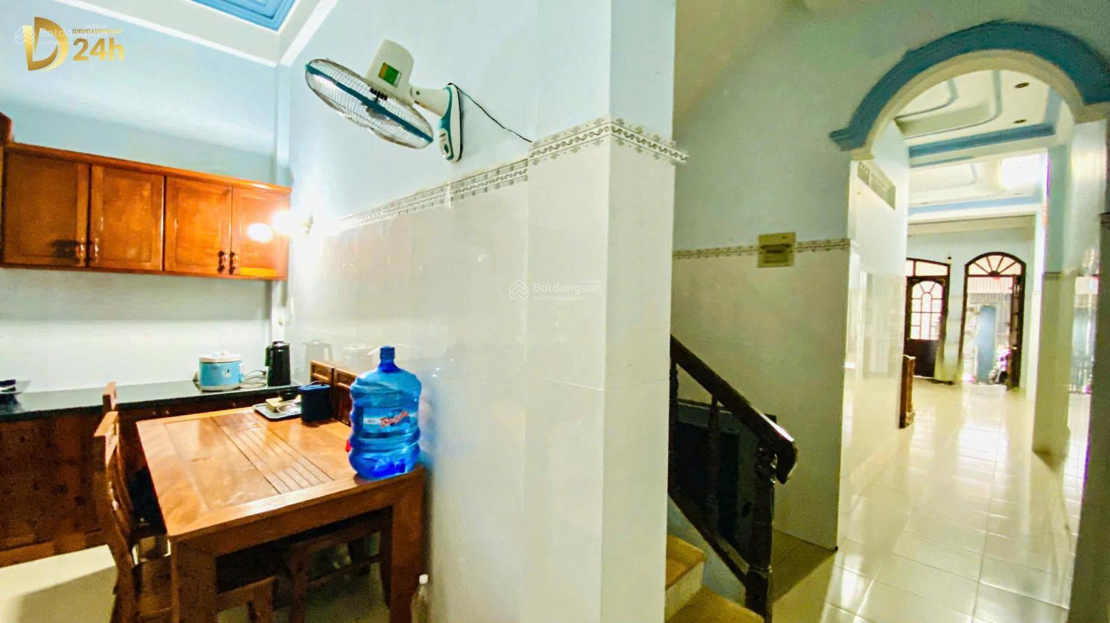 Nhà 3 tầng mặt tiền đường Nguyễn Phong Sắc giao đường Trường Chinh