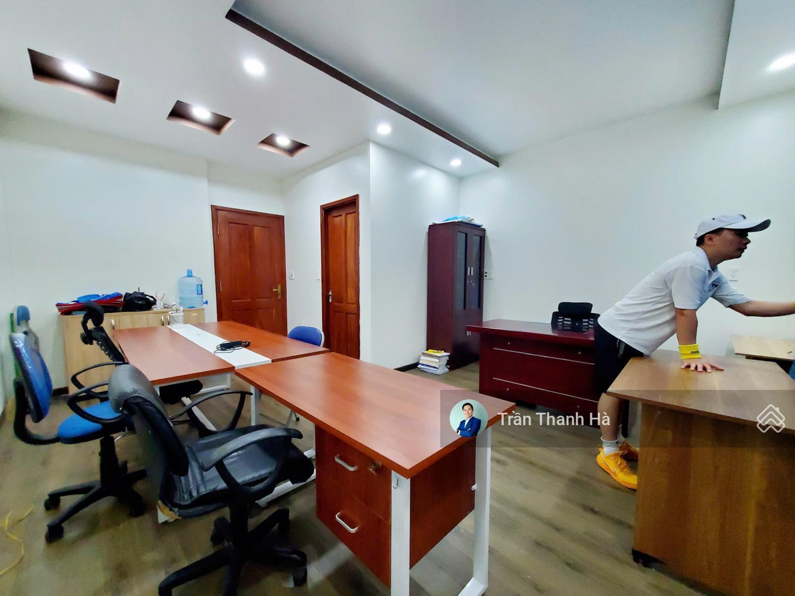 Cho thuê văn phòng full nội thất, sẵn sàng vào làm ngay - Vạn Phúc City