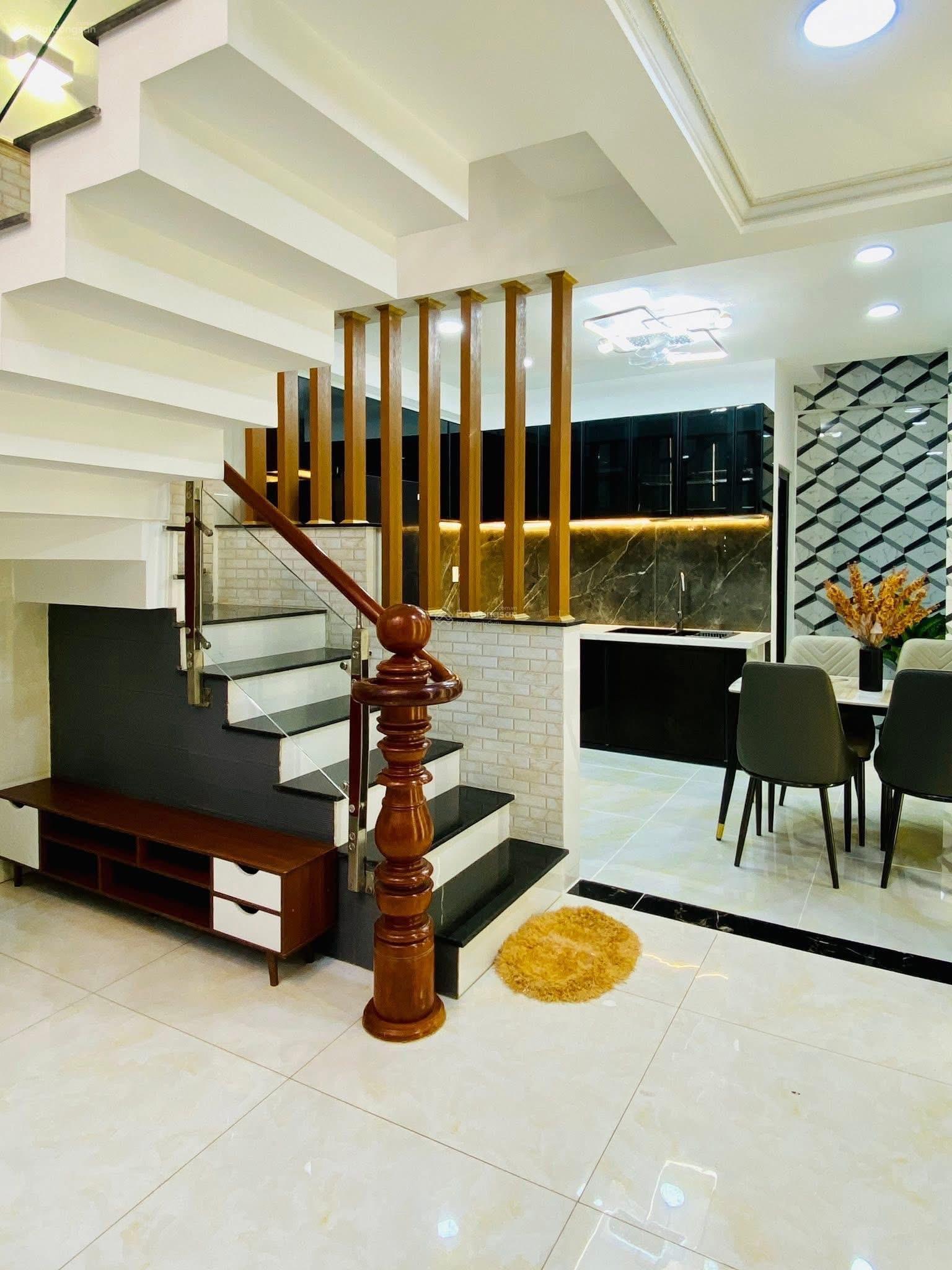 Đi Mỹ bán nhà Nguyễn Văn Tráng-Bến Thành-Q1, gần đại học Hoa Sen. 4tỷ350/89,5m2 đang cho thuê 28tr