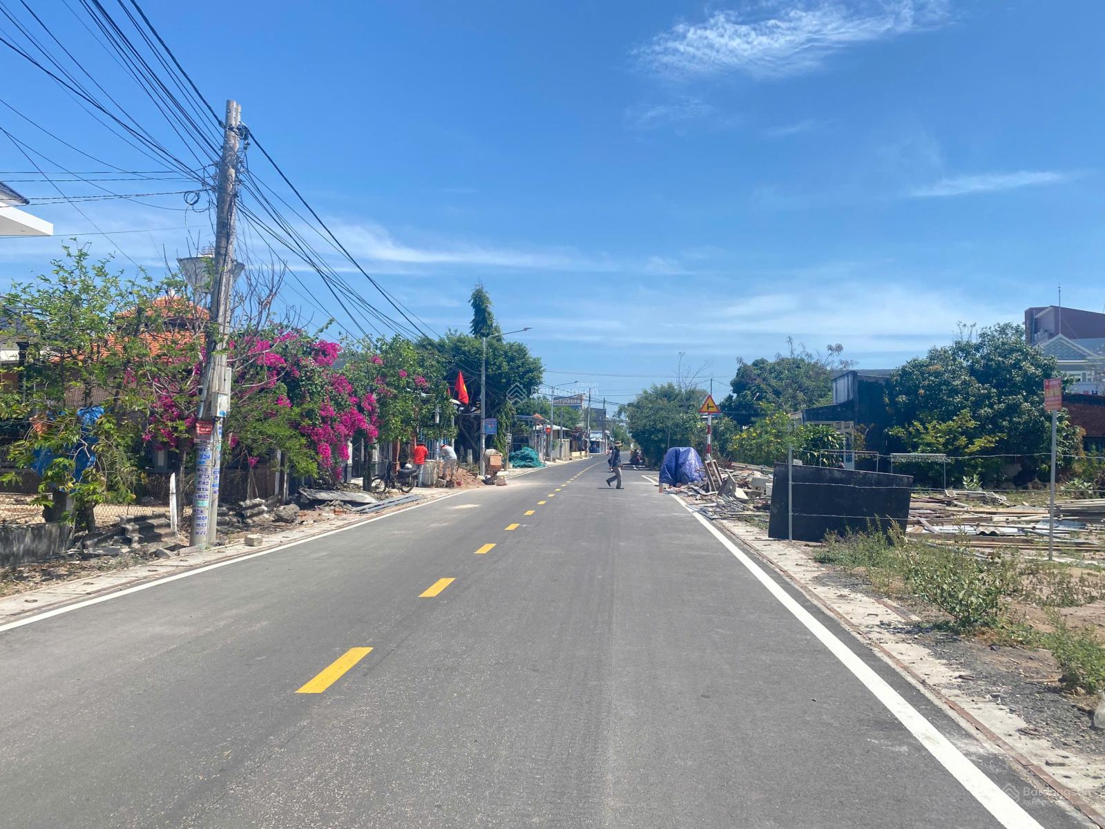 Bán nhanh đất ven biển Lộc An, cách biển chỉ 700m. Mặt tiền đường nhựa lớn. DT 200m2 (9x25)