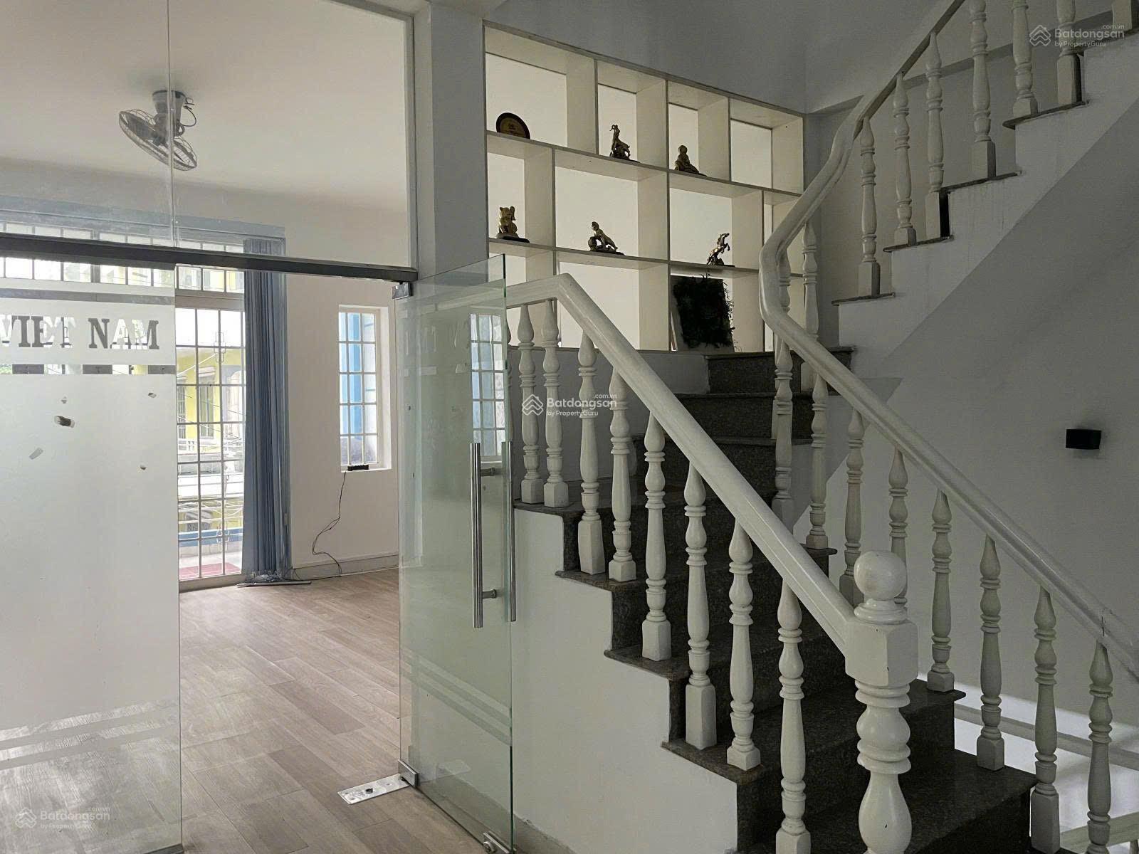 Hạ giá bán Nhà hẻm 8m Phan Văn Trị, Phường 11, Bình Thạnh 6x14m 82m2 nhà 3 lầu giá chỉ 10.5 tỷ