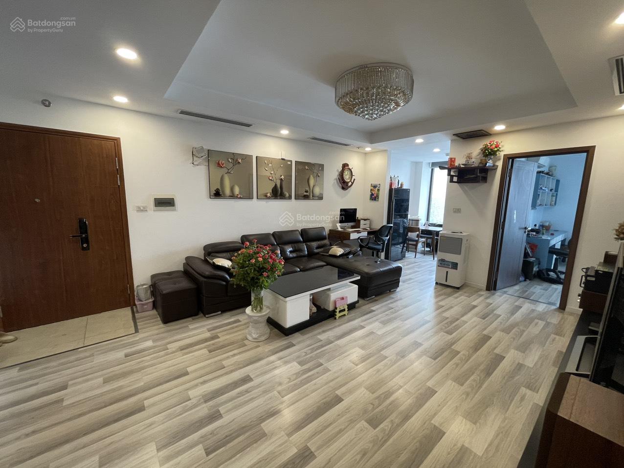 Gia đình bán căn 2 ngủ 70m2 tại Riverside Garden, full nội thất, ban công Đông Nam, sổ đỏ chính chủ