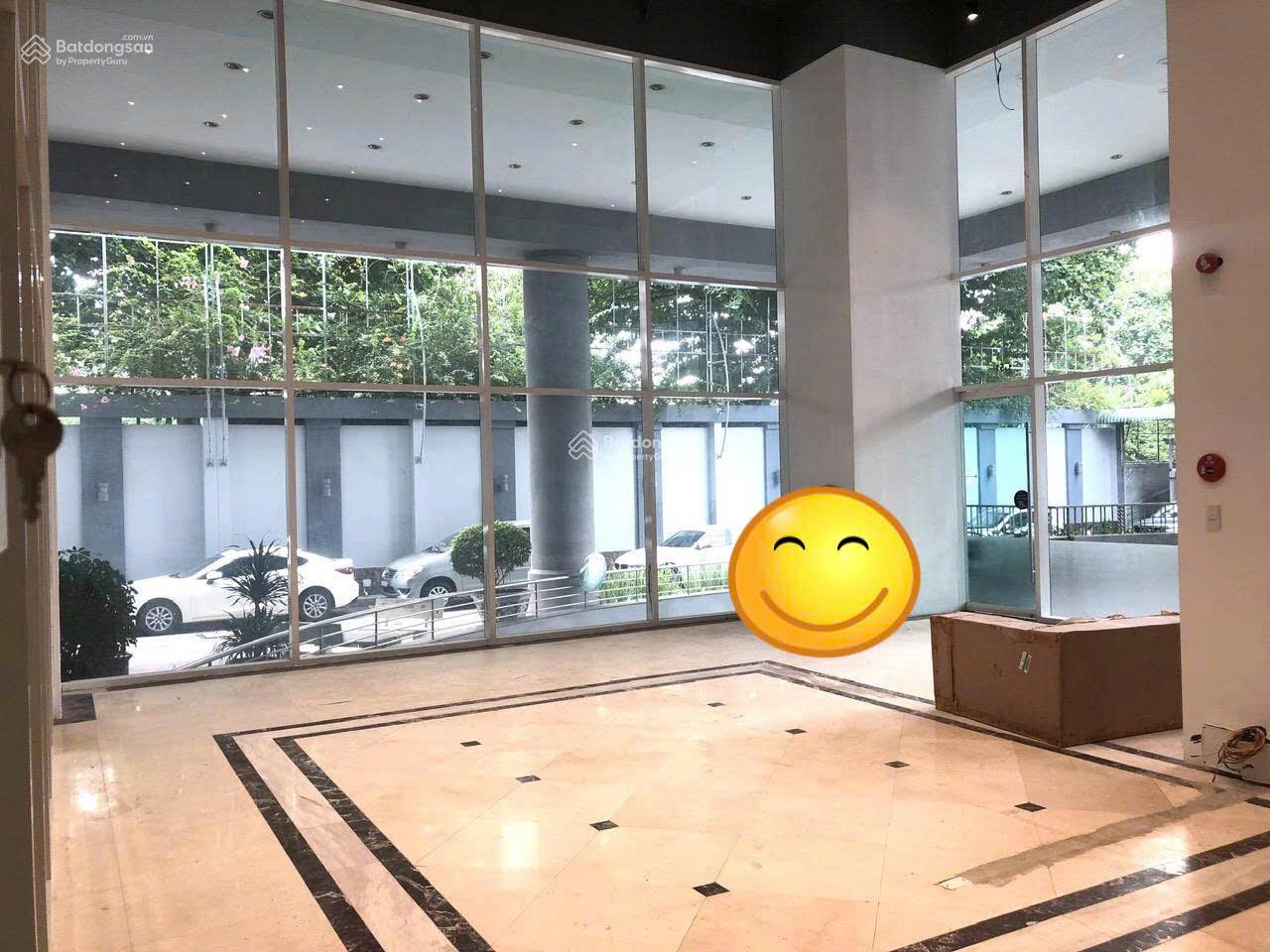 Mặt bằng trần cao 6m thông thoáng tại tầng trệt tòa nhà phù hợp: Showroom, studio, st, VP làm việc