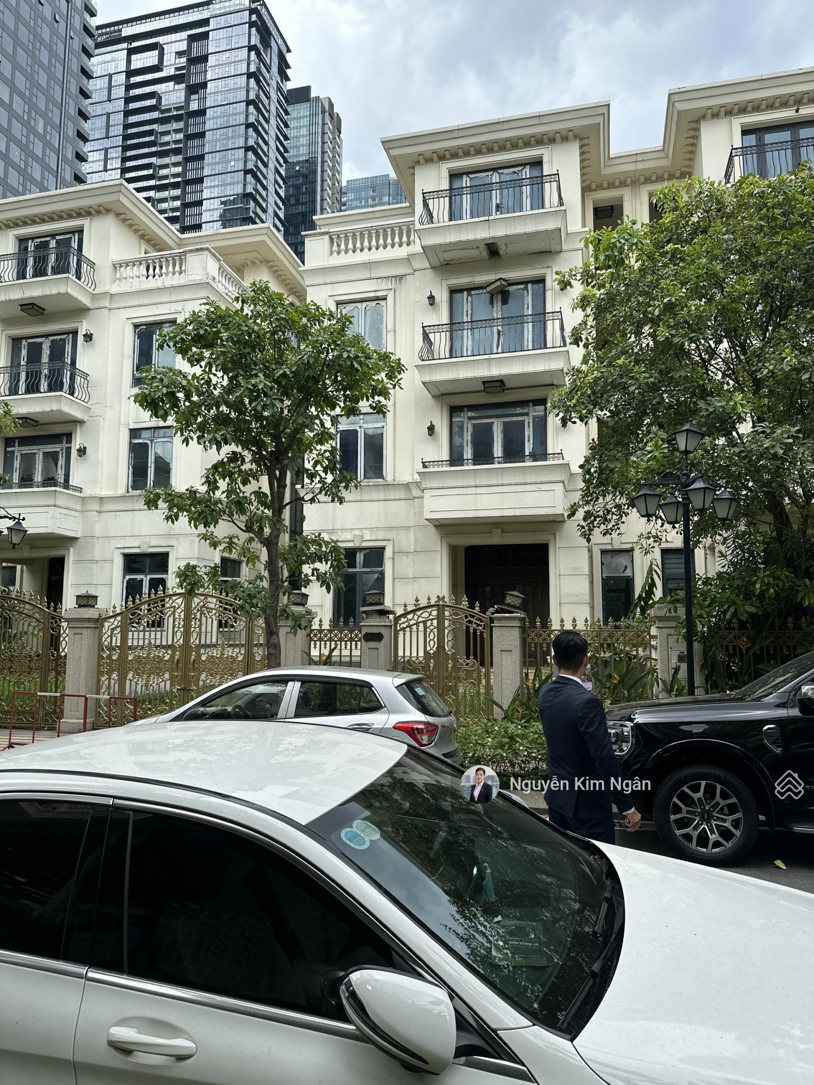 Bán biệt thự song lập 10x22,5m tại Vinhome BaSon 200 tỷ có sổ hồng