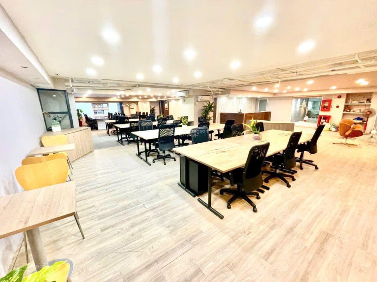 CHO THUÊ SÀN VĂN PHÒNG ĐỦ NỘI THẤT 400M2 SÁT QUẬN 1