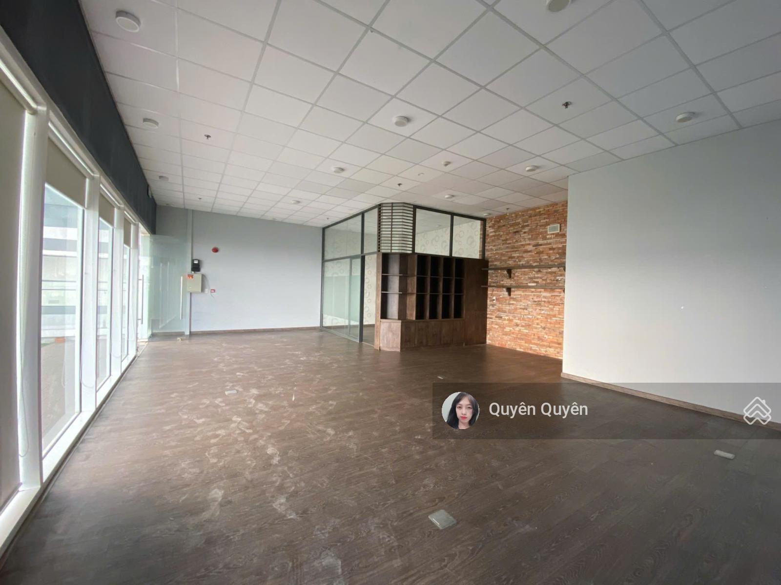 Sàn văn phòng Quận 10 rộng 80m2 - 30 triệu view hồ bơi, Cf, được đăng ký KD, free setup 1 tháng