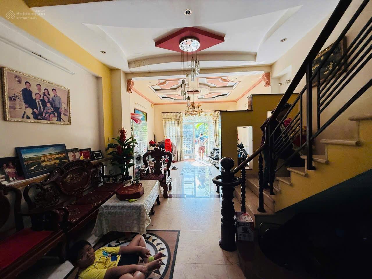 Nhà phố 1 trệt 3 lầu, sân thượng mặt tiền đường Huy Cận, KDC Gia Hoà, Phước Long B, Q9. 100m2/18 tỷ