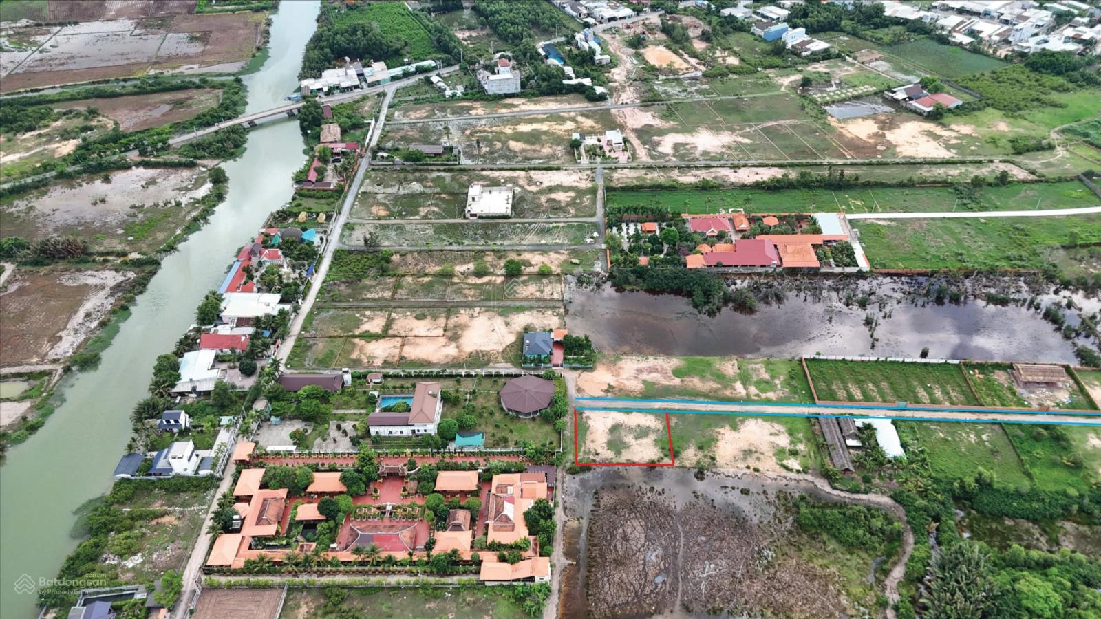 1000m2, 2 mặt tiền đường, 1/Hùng Vương, đường xe ô tô, tại khu nghỉ dưỡng Phú Đông 1000m2, 2 mặt tiền đường, 1/Hùng Vương, đường xe ô tô, tại khu nghỉ dưỡng Phú Đông