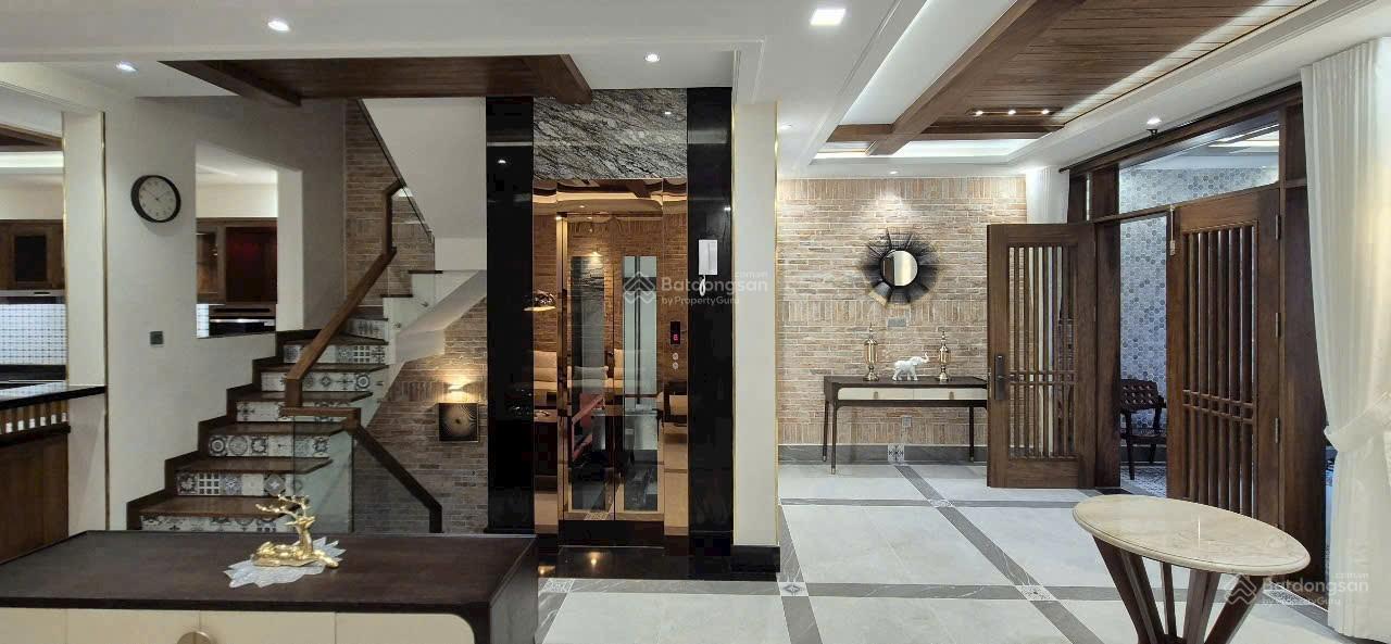 Biệt thự đường Nguyễn Cao 50.68 tỷ /(7x18. Hầm trệt 2 lầu) PMH, Tân Phong, Q 7. LH: 0906 973 ***