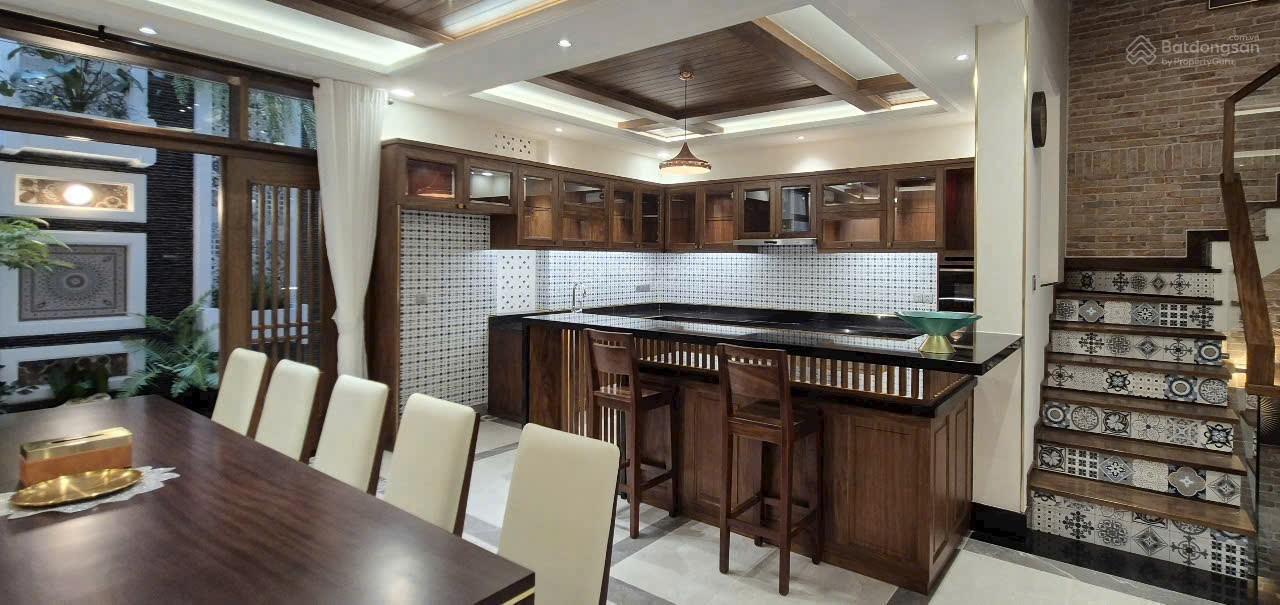 Biệt thự đường Nguyễn Cao 50.68 tỷ /(7x18. Hầm trệt 2 lầu) PMH, Tân Phong, Q 7. LH: 0906 973 ***