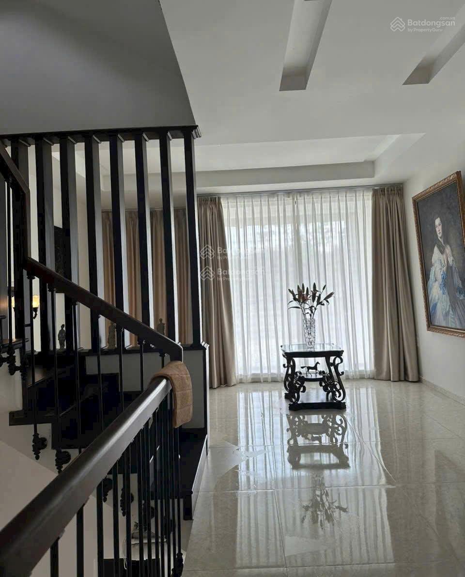 Một căn nhà đẹp DT 5 x20m nhà 1 trệt 3 lầu bán giá 10.7 tỷ rẻ nhất Đại Phúc. LH 0777 789 ***