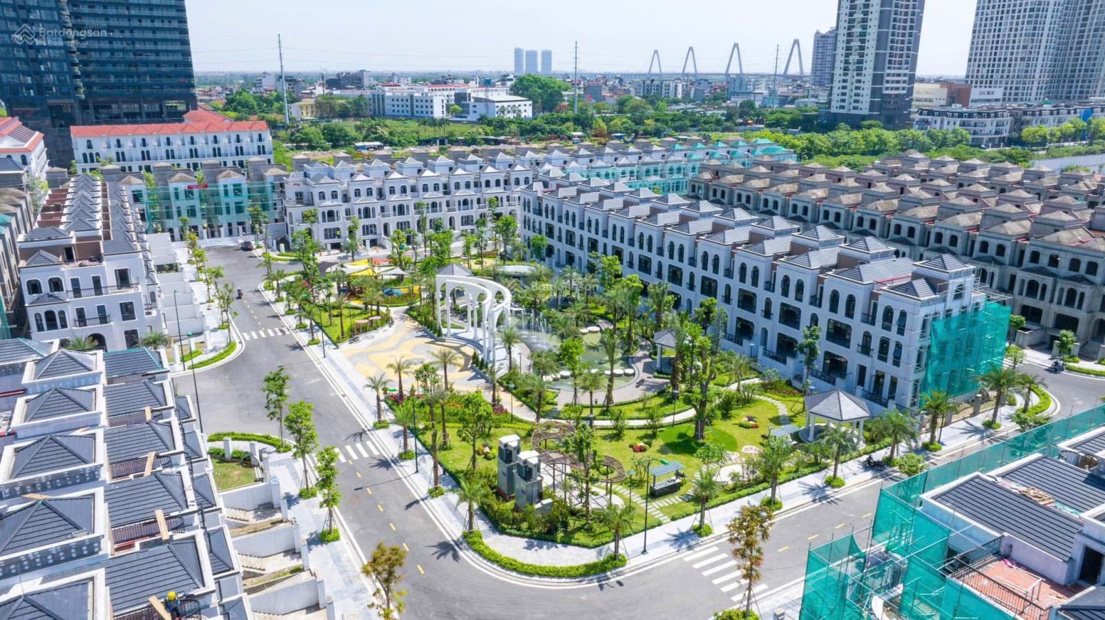 Bán nhà biệt thự Ciputra, 4 tầng 1 hầm, mặt tiền rộng, kinh doanh tốt, nhà thô hoàn thiện mặt ngoài