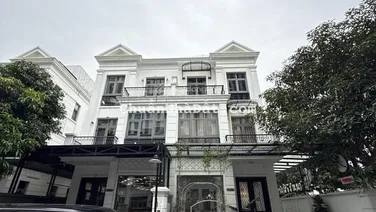 Biệt Thự vinhomes -Đường Nguyệt Quế-Thang máy.Lô Góc-3 mặt thoáng.Dt:179
m2, 4 tầng.Giá:59,5 tỷ TL
