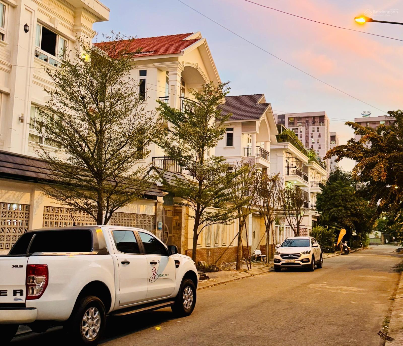 Bán biệt thự song lập khu xây dựng 5 đường Liên Phường, giá siêu tốt chỉ 23.5 tỷ, DT: 180m2 (10x18)