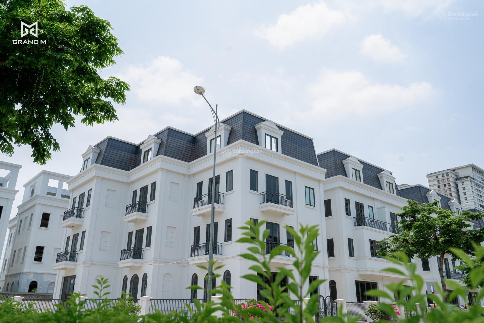 Bán biệt thự Solasta Masion. Diện tích 212m2. Xây thô hoàn thiện mặt ngoài. Lh 0983 983 ***