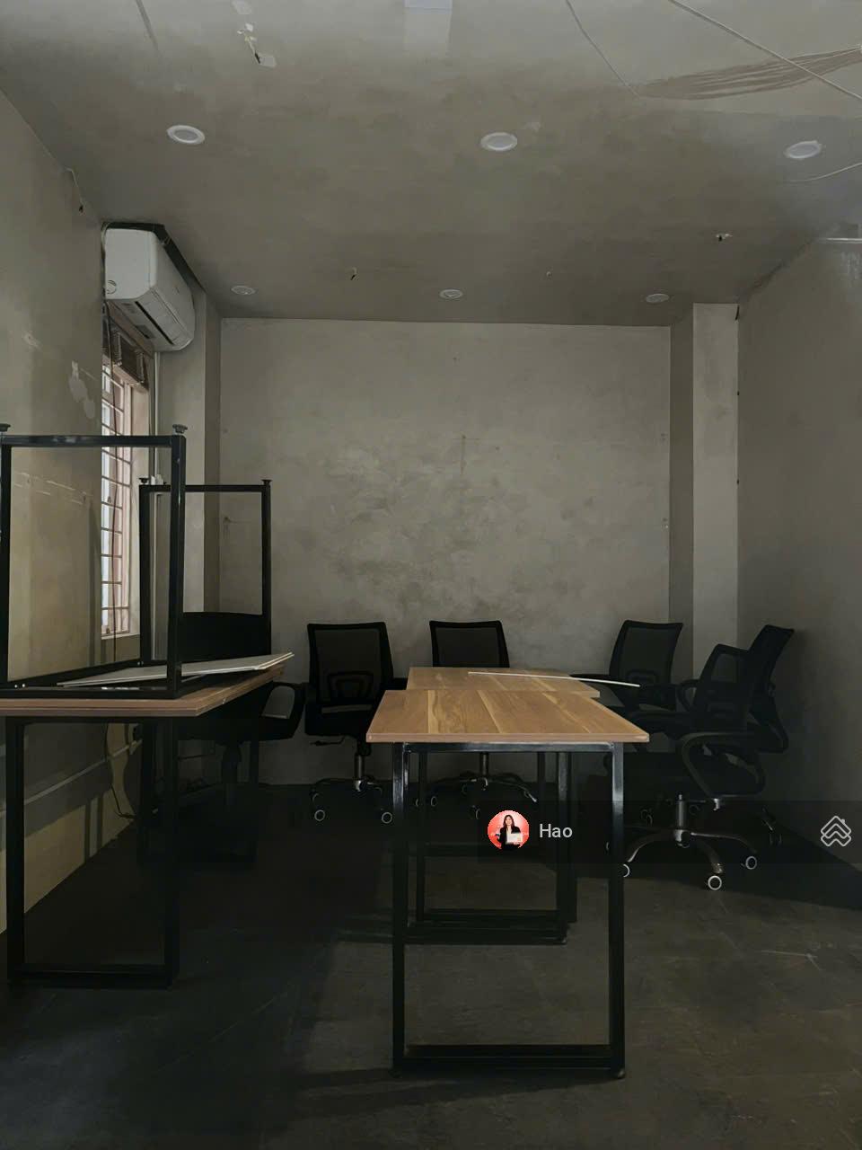 Cho thuê văn phòng ngõ 135 Núi Trúc, Ba Đình. 20m2 tầng 3 giá 4.5tr/tháng. Có điều hòa, thang máy