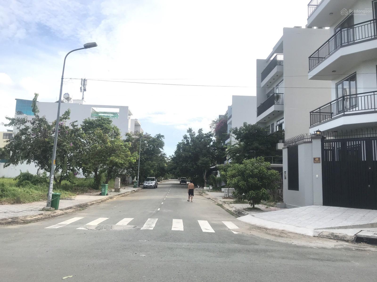 Bán gấp đất mặt tiền trục chính đường D3 kinh doanh cực tốt, 4.5x20m KDC Nam Long Q9. Sổ đỏ cá nhân