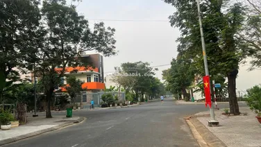 Bán nhanh nền Biệt thự Hưng Phú 10*18m, MT đường 15m ngay công viên giá 72 tr/m2