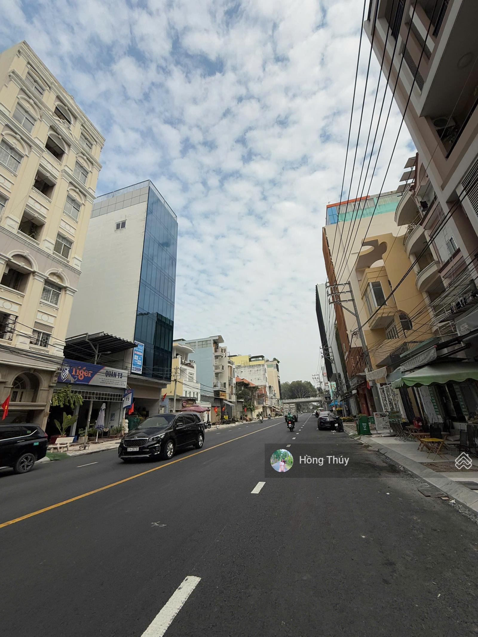 (Hot) Bán nhà đẹp HXH Hoàng Hoa Thám 7x22m 4 tầng ở ngay chỉ 23.5 tỷ ngay nhà ga T3 Hoàng Hoa Thám