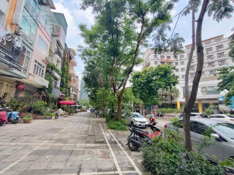 Bán Đất tại Vạn Phúc, 65 tỷ, 153m2, mặt tiền 10m, đối diện KS La Thành, Q.Ba Đình, sổ sẵn GD ngay.