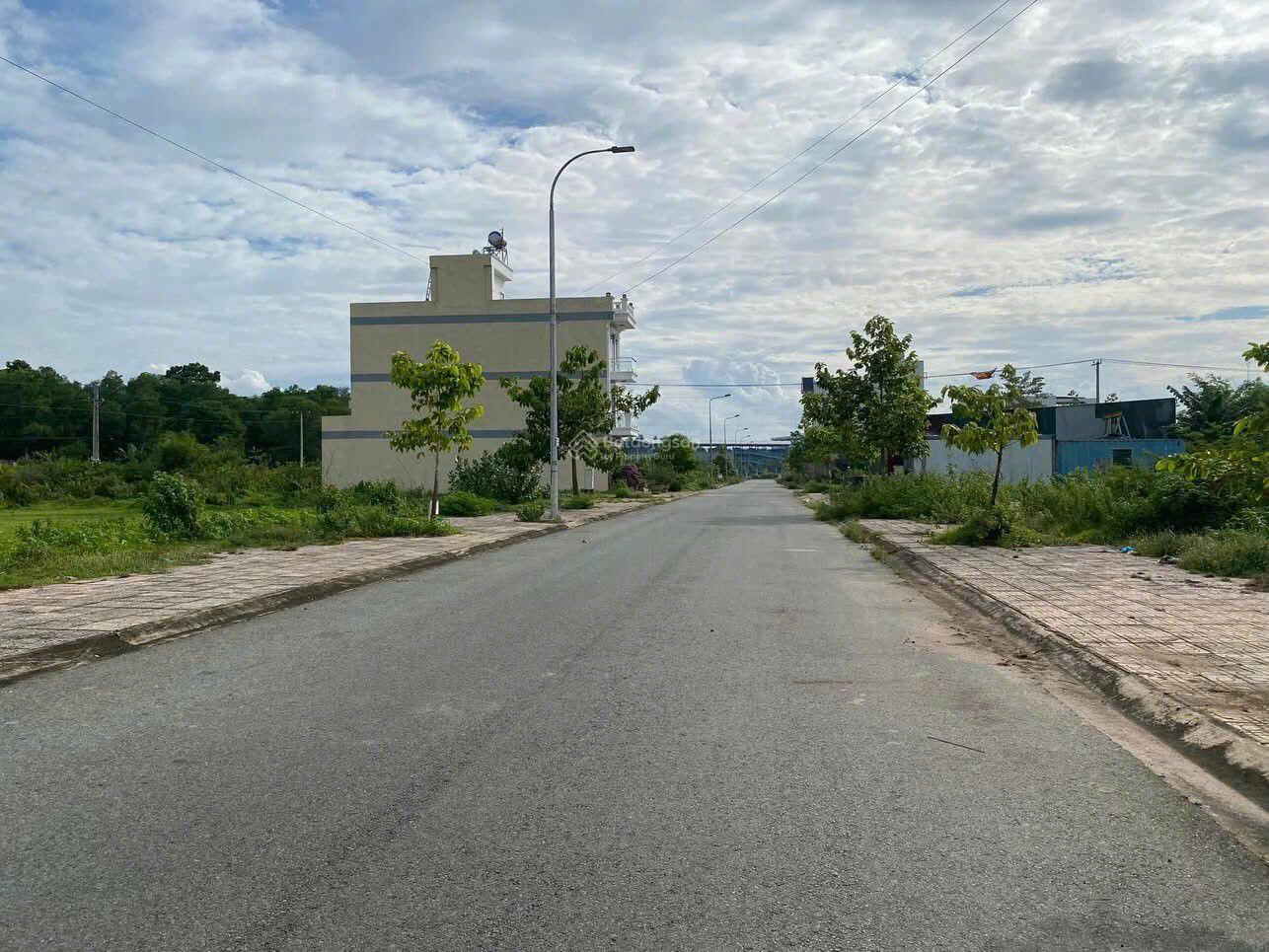 Ngộp bank! Chủ kẹt tiền bán gấp lô 105m2 KDC An Thuận giá 2tỷ250 dân đông, sát trường học, sổ sẵn