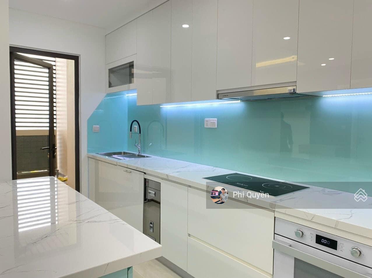 Cho thuê chung cư Oriental Plaza - Tân Phú DT: 105m2, 3PN, 2WC. Giá: 14 triệu, LH: 0779 757 *** Quyền