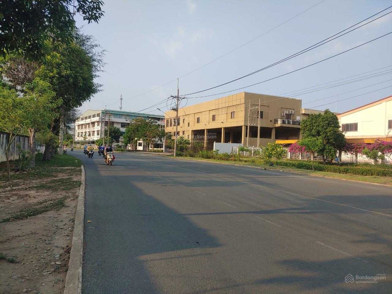 Bán kho xưởng khu chế xuất Tân Thuận, DT 4000m2 giá 30 tỷ