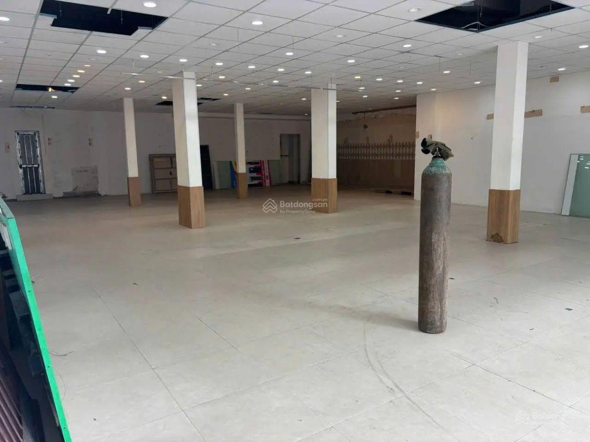 Cho thuê nhà mặt đường Lê Hồng Phong DT 850m2, mặt tiền 17m vị trí siêu đẹp, hai mặt tiền trước sau