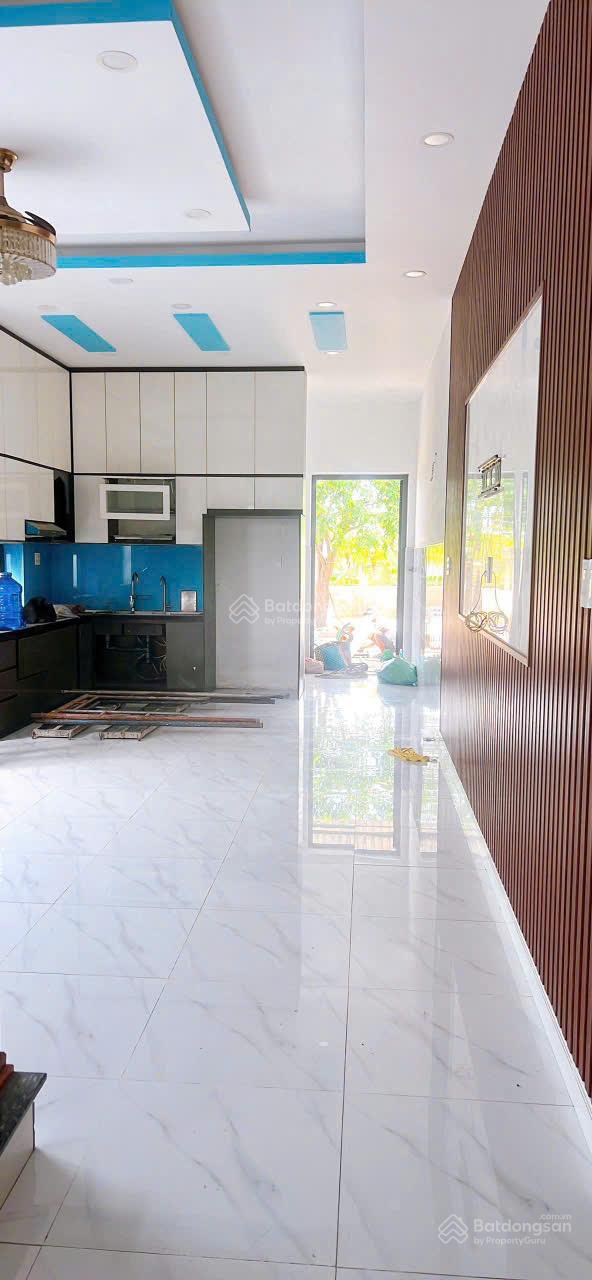 Bán gấp nhà MT Hùng Vương Nhơn Trạch, nhà lầu mới đẹp, giá rẻ 5,8tỷ, SR chính chủ. Gọi ngay 24/24h