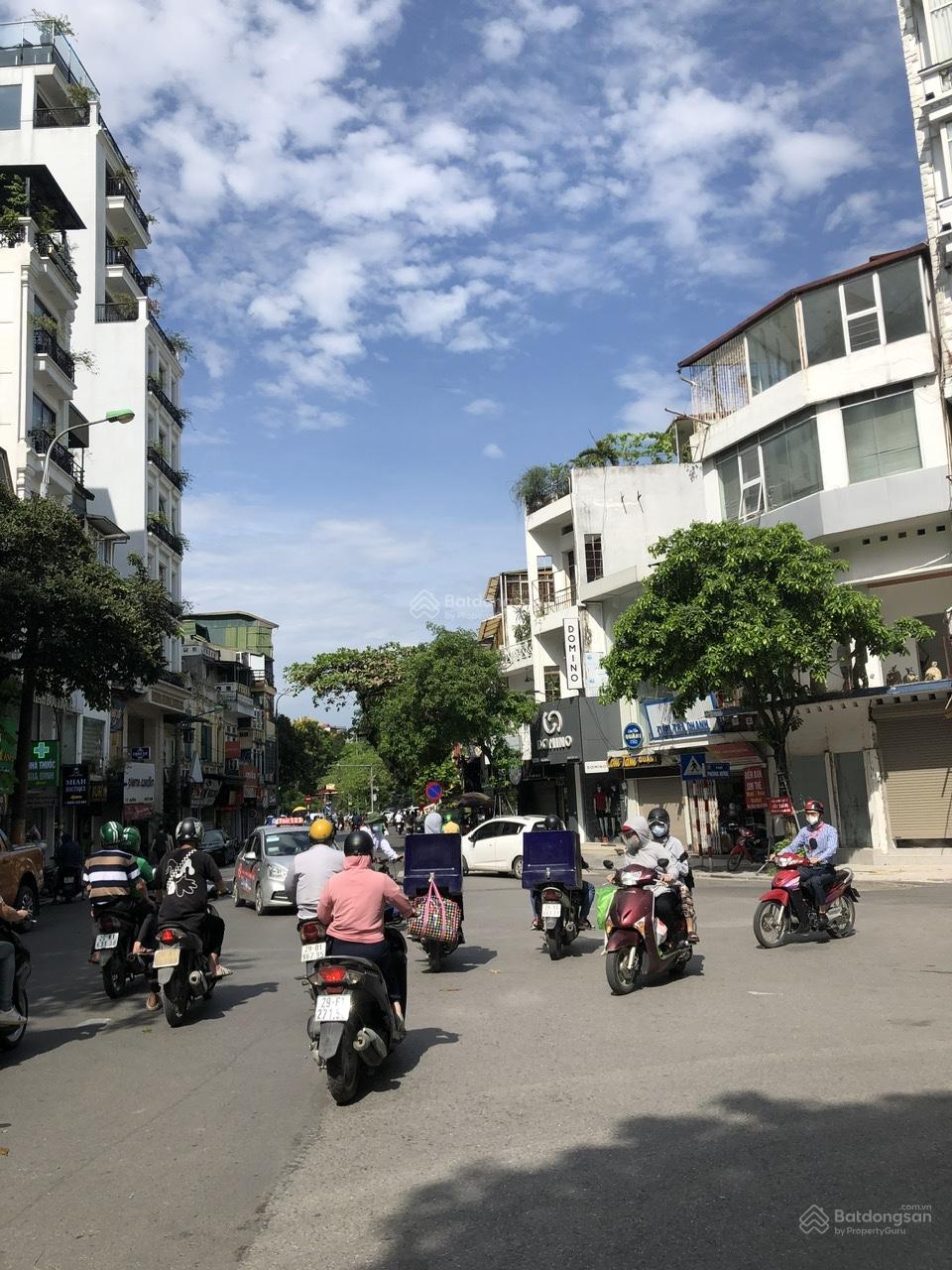 Cần bán nhà mặt phố Hàng Bông, Quận Hoàn Kiếm. DT sổ 110m2 x 5T, MT 4,5m. Vị trí đẹp, KD sầm uất