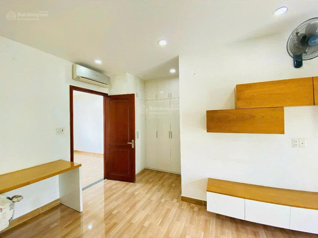 Nhà Mega Village nội thất đầy đủ cao cấp chỉ xách vali vào ở, 3PN, 3WC có sân vườn 0908 119 ***