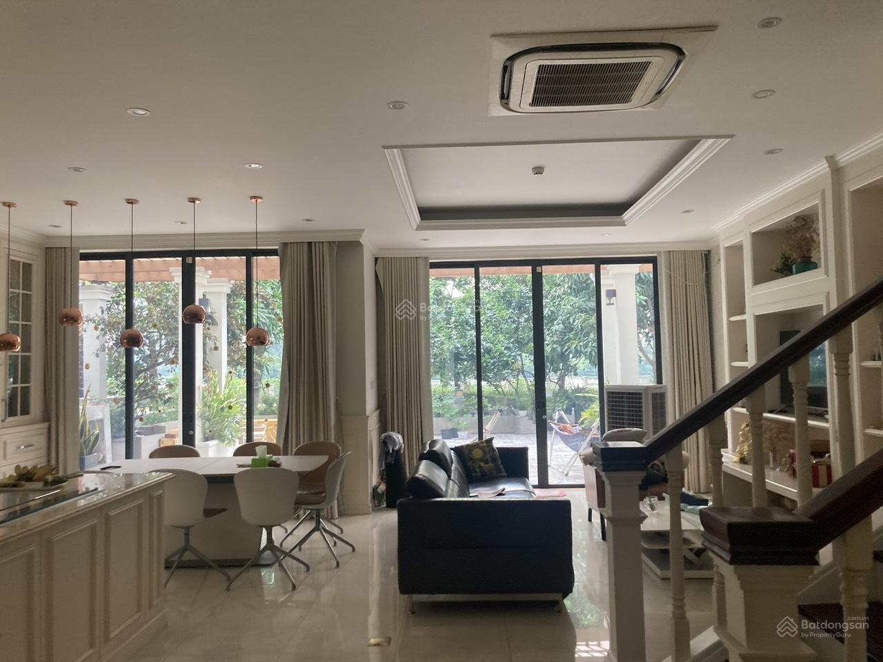 Bán biệt thự khu vip ngay Cộng Hoà Phường 12, Tân Bình, 9x20m, 3 lầu, giá 22 tỷ